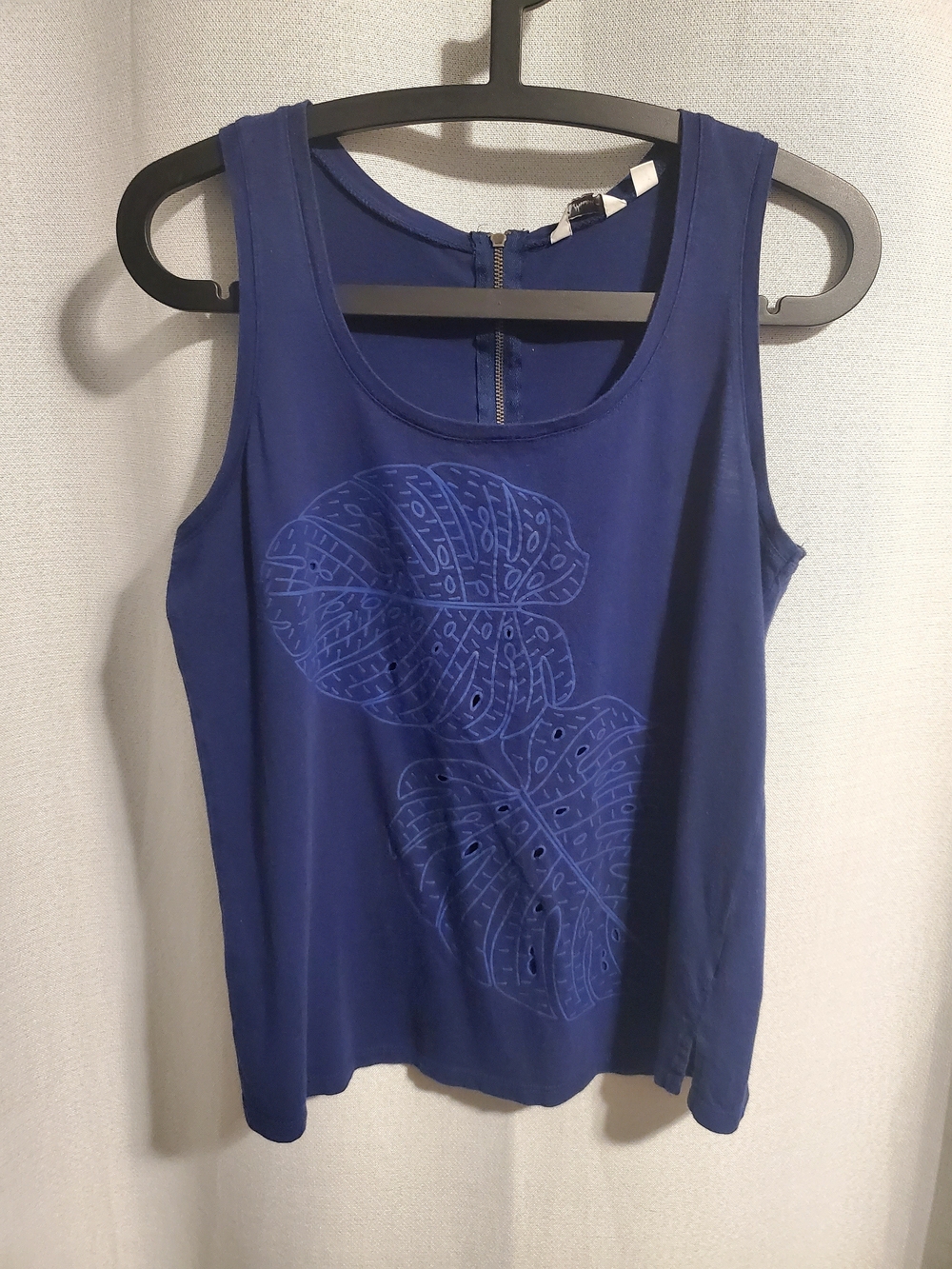 (4/$20) Reitmans Women's Navy Blue Tank Top with Leaf Graphic
